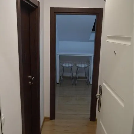 Ancora 6 Apartment *
